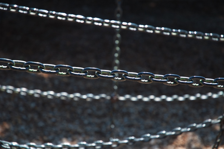 Playground climbing equipment, made from chains